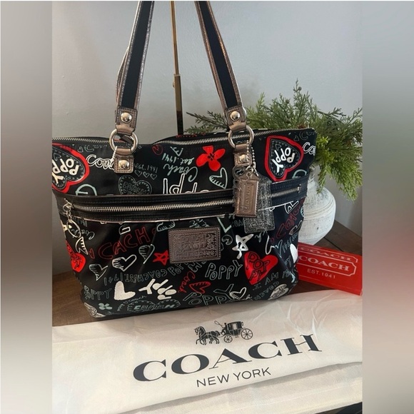 Coach Poppy Glam Tote With Graffiti Print - Picture 14 of 16